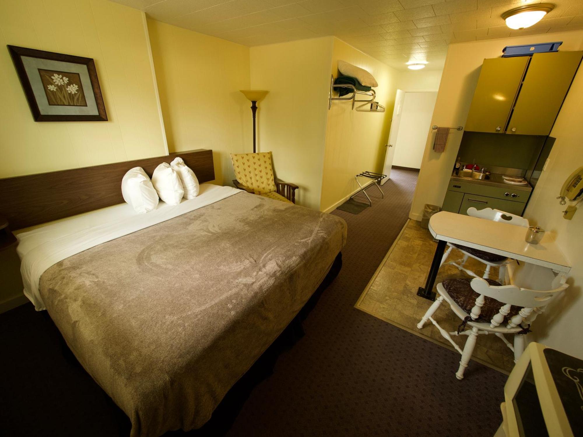 Creston Valley Motel Ngoại thất bức ảnh