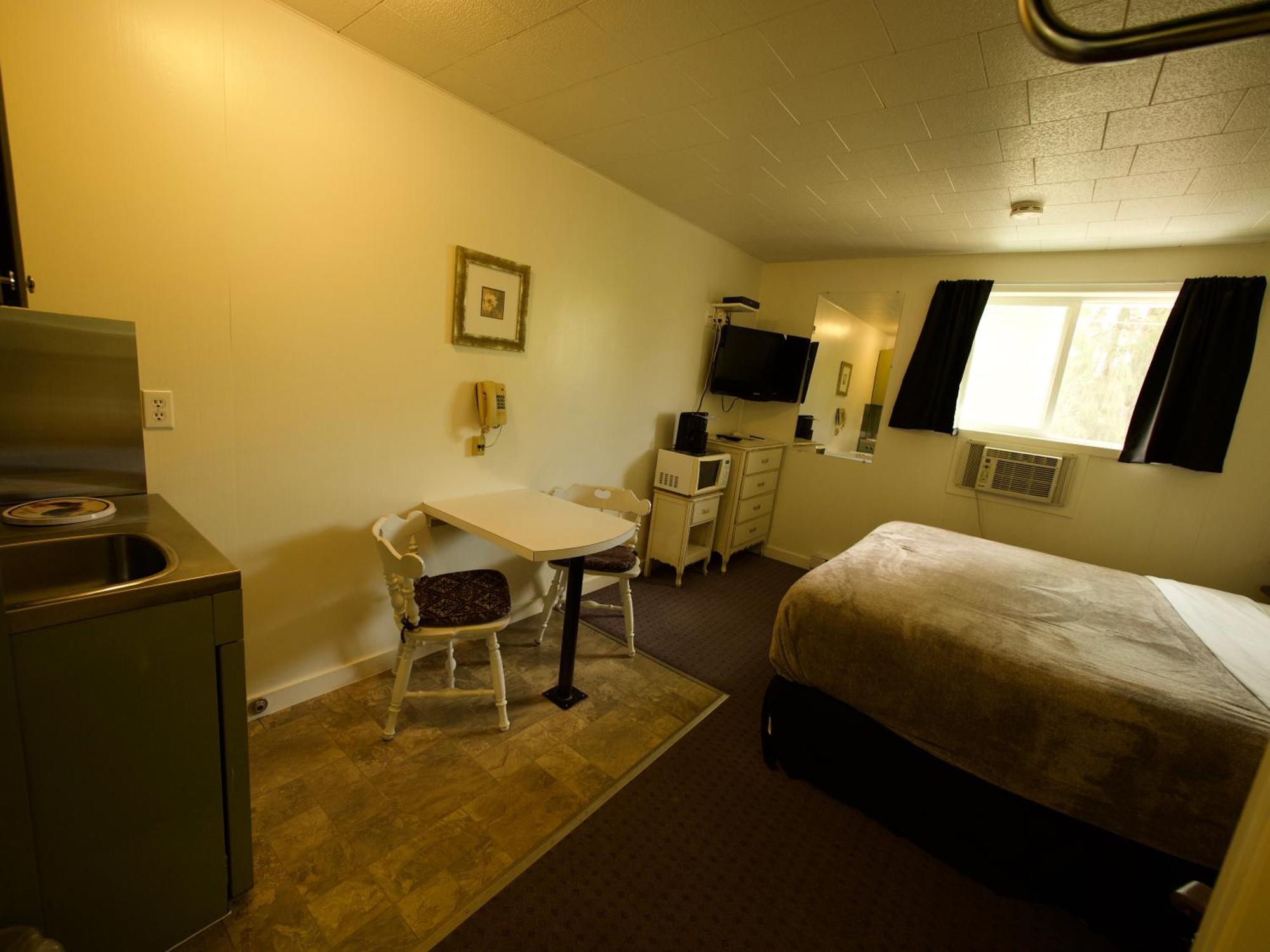 Creston Valley Motel Ngoại thất bức ảnh