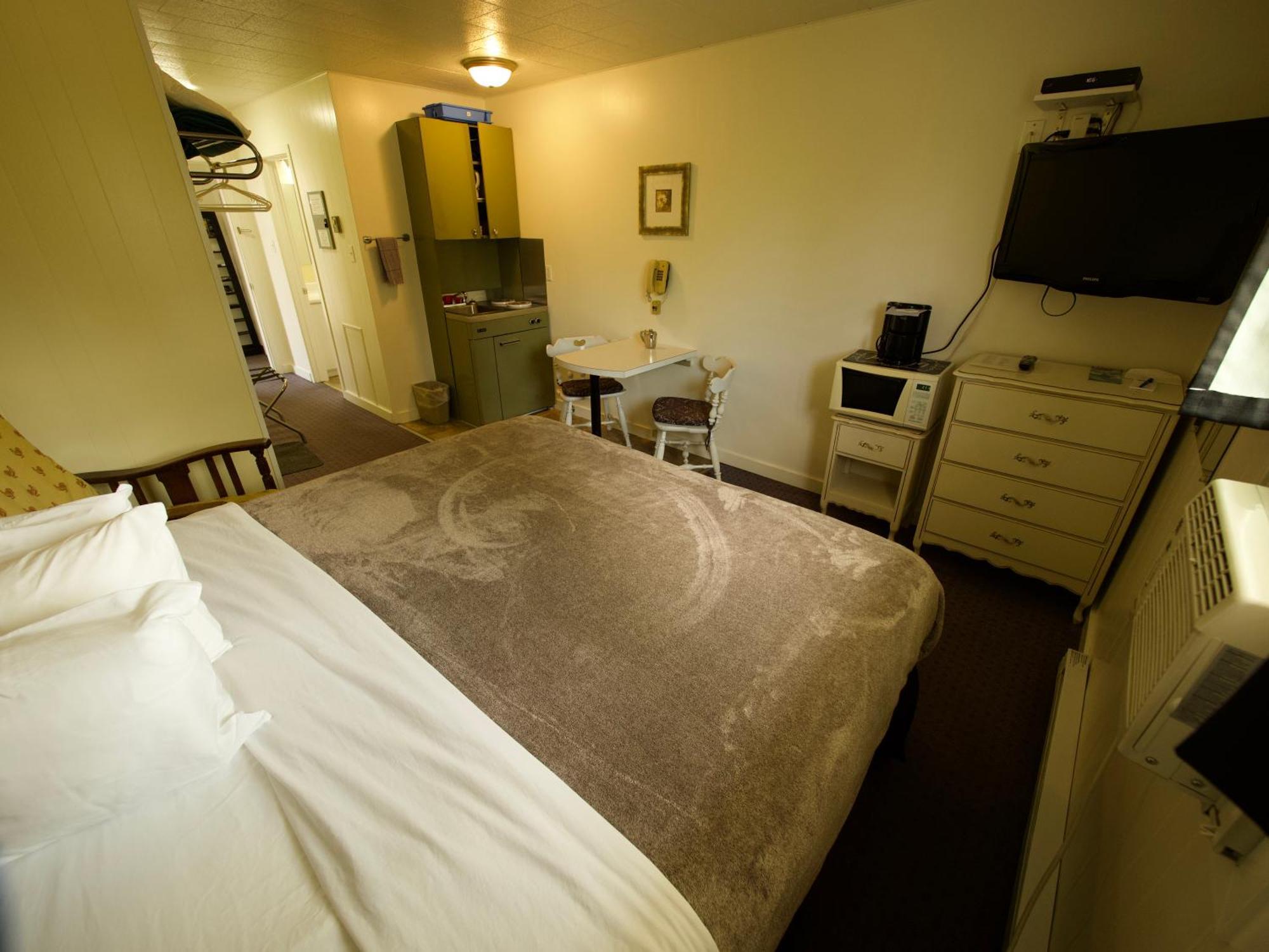 Creston Valley Motel Ngoại thất bức ảnh