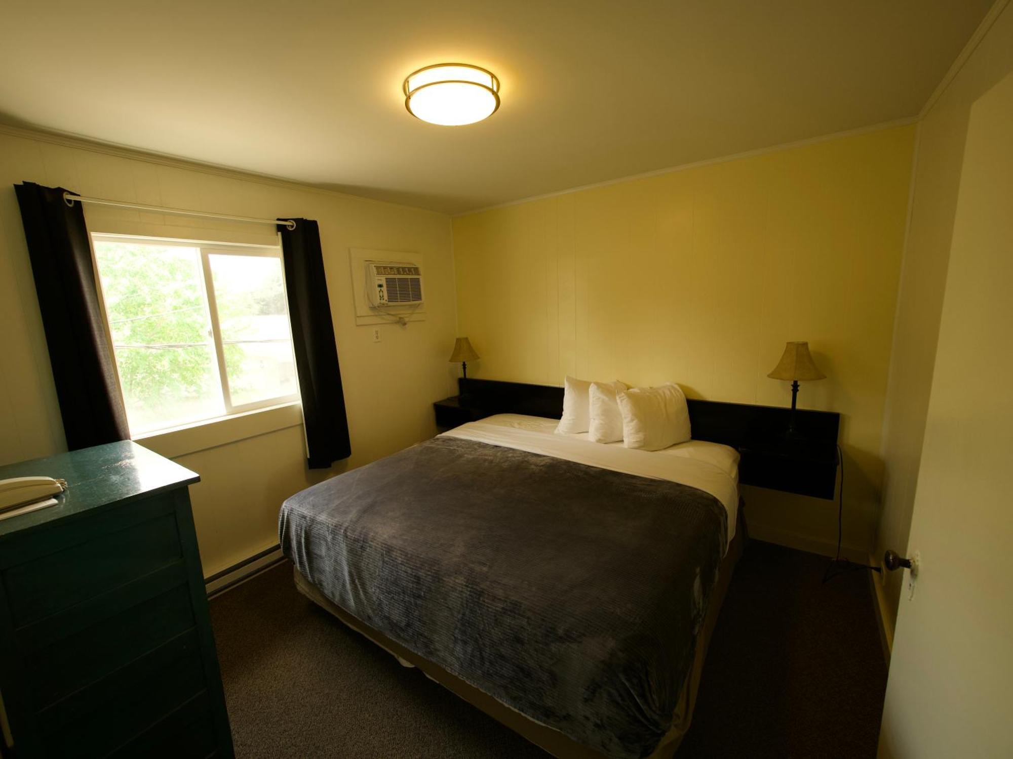 Creston Valley Motel Ngoại thất bức ảnh