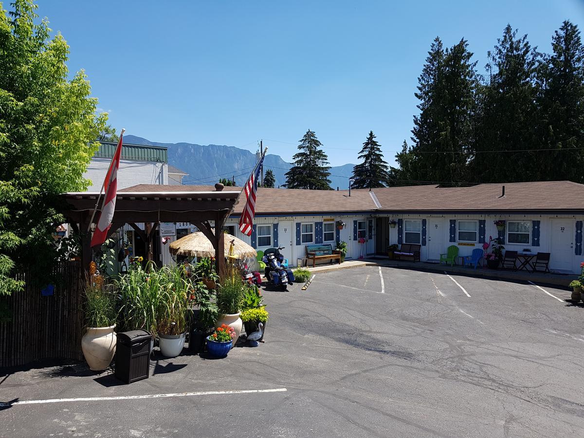 Creston Valley Motel Ngoại thất bức ảnh